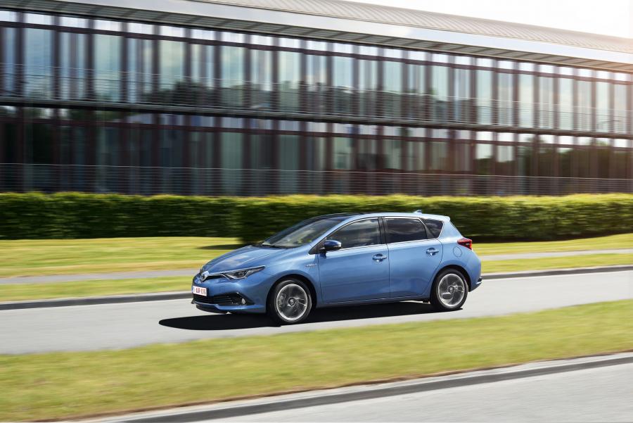  Toyota Auris Hybrid 2015 года  (фото 25 из 31)